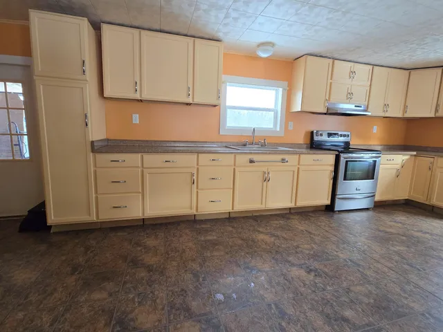 $89,900 | 131 Crosby Drive, St. Albans, VT 05478