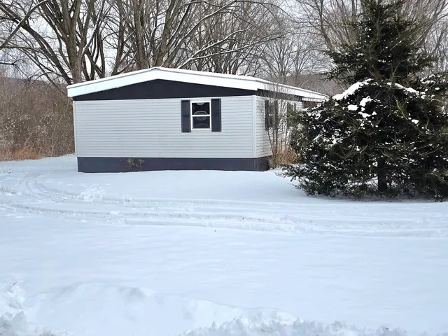 $89,900 | 131 Crosby Drive, St. Albans, VT 05478