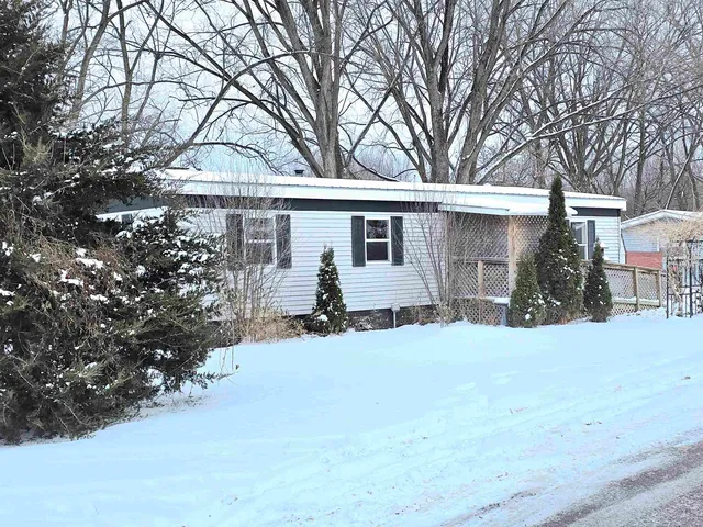 $89,900 | 131 Crosby Drive, St. Albans, VT 05478