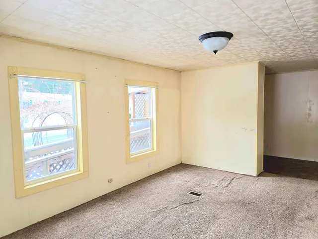 $89,900 | 131 Crosby Drive, St. Albans, VT 05478