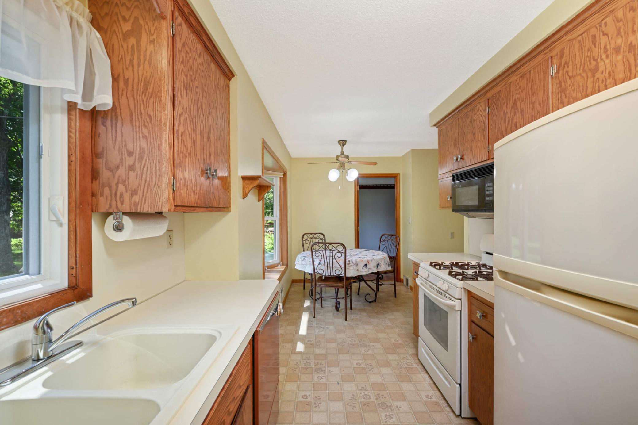 8307 Morris Road Bloomington, MN 55437 - Photo 6 of 26