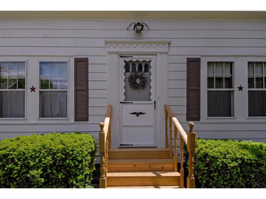 453 Portland Street Rochester, NH 03867 - Photo 2 of 24