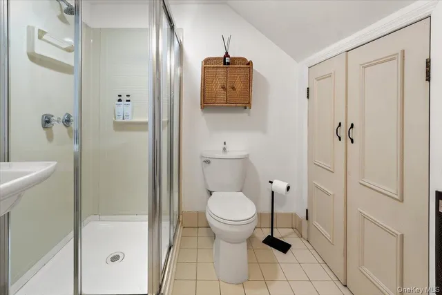 a bathroom with a toilet and a shower