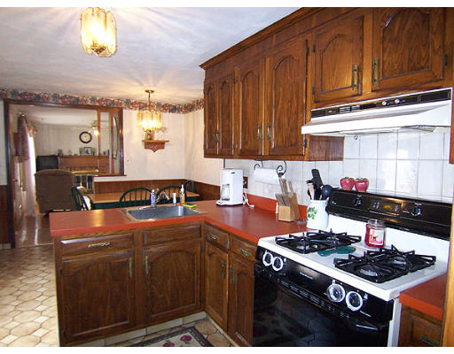 240 East Allen Ridge Road Springfield, MA 01118 - Photo 3 of 8