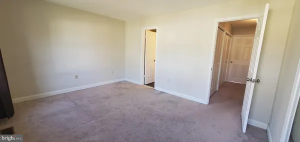 a view of empty room with window