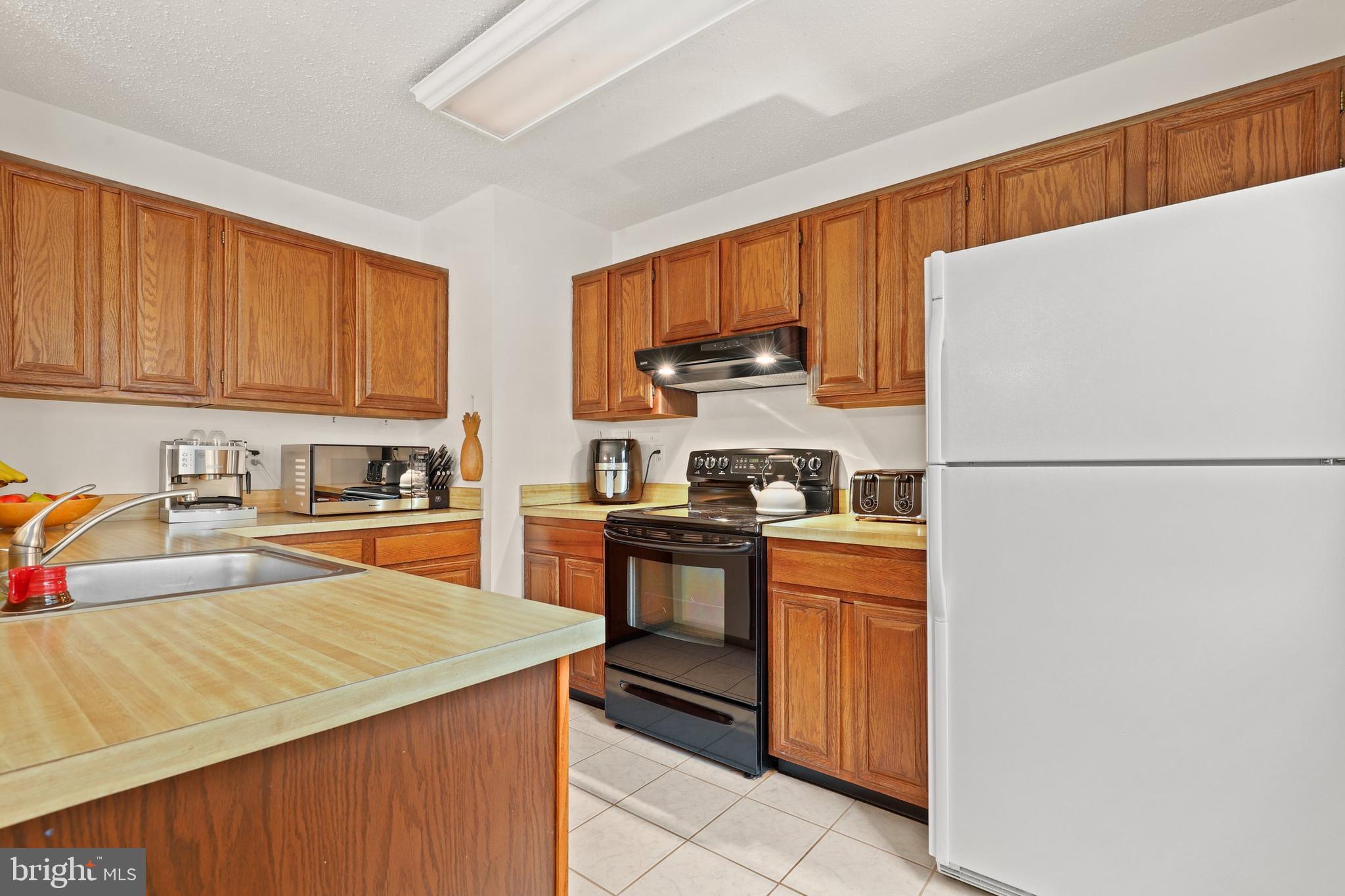 2352 Hunters Square Court Reston, VA 20191 - Photo 8 of 39 a kitchen with stainless steel appliances granite countertop a refrigerator stove top oven a sink and dishwasher
