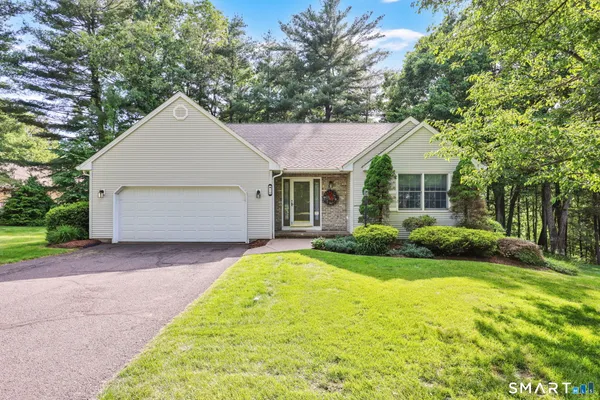 $419,900 | 10 Knollwood Circle, Enfield, CT 06082