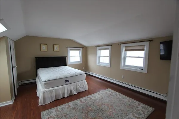 $3,800 | 28 Mc Allister Street, Unit 2, Newport, RI 02840