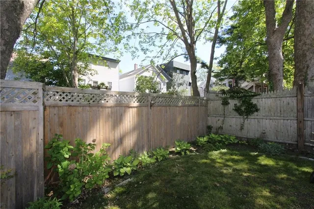 $3,800 | 28 Mc Allister Street, Unit 2, Newport, RI 02840