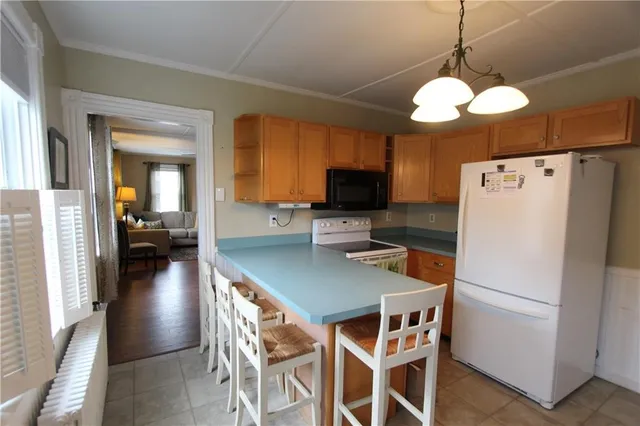 $3,800 | 28 Mc Allister Street, Unit 2, Newport, RI 02840