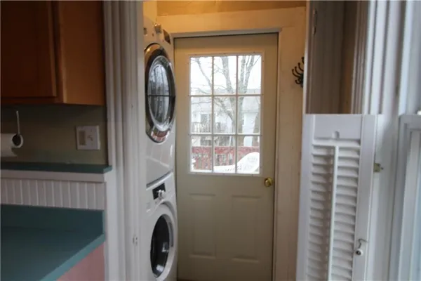 $3,800 | 28 Mc Allister Street, Unit 2, Newport, RI 02840