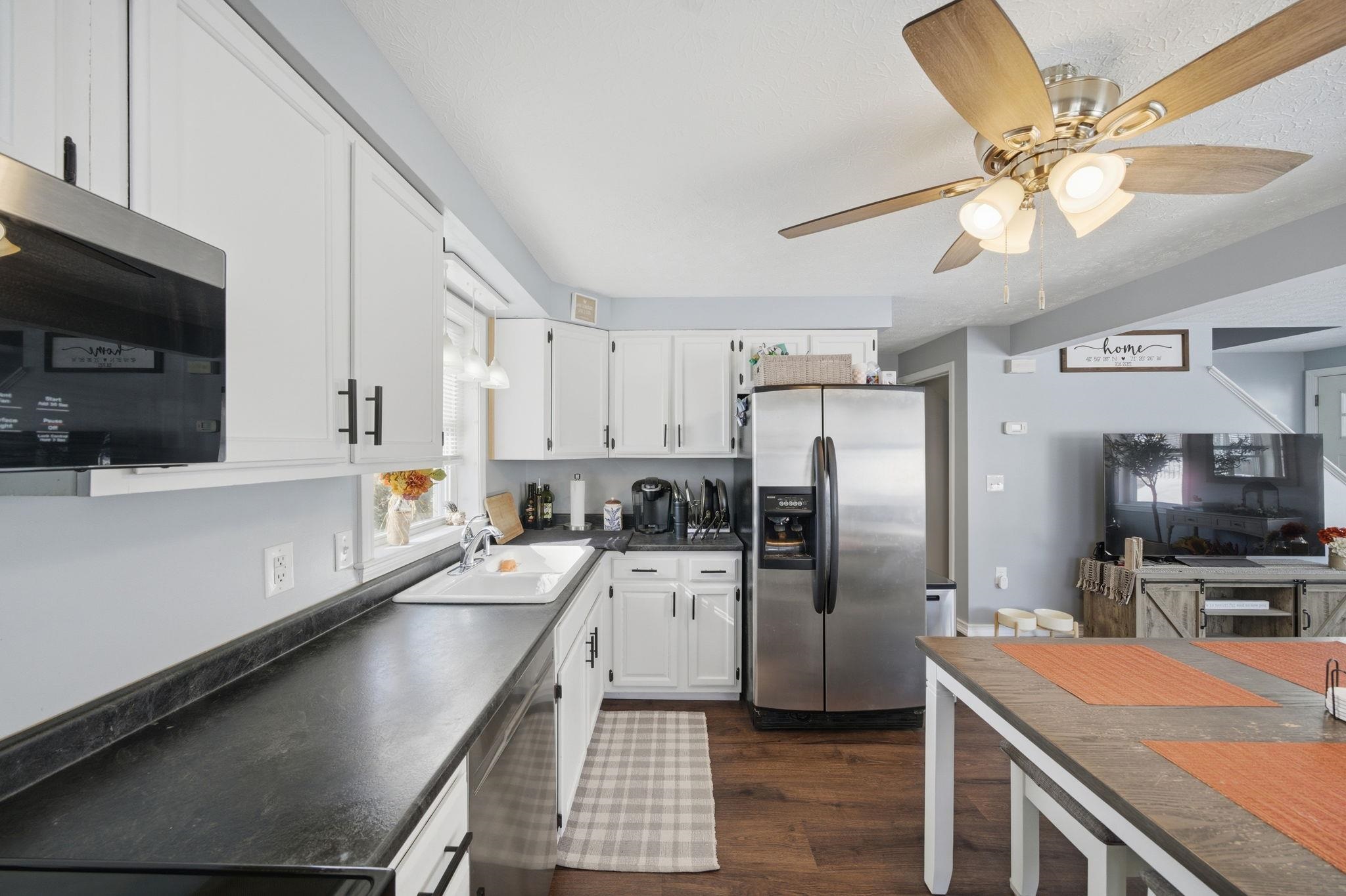 47 Hillsboro Street, Unit A Manchester, NH 03104 - Photo 2 of 40