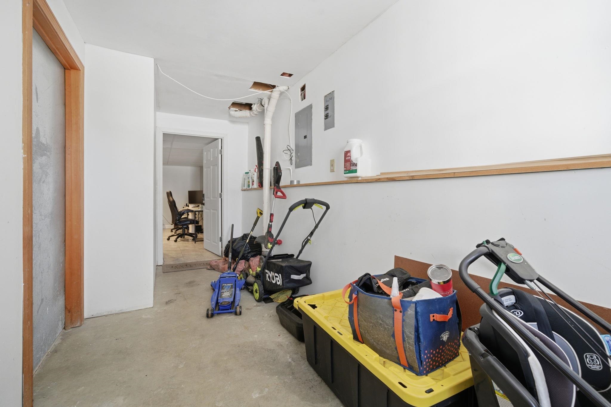 47 Hillsboro Street, Unit A Manchester, NH 03104 - Photo 22 of 40