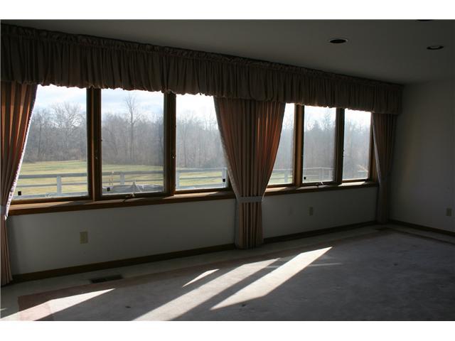 5690 Sunbury Road Columbus, OH 43230 - Photo 3 of 18