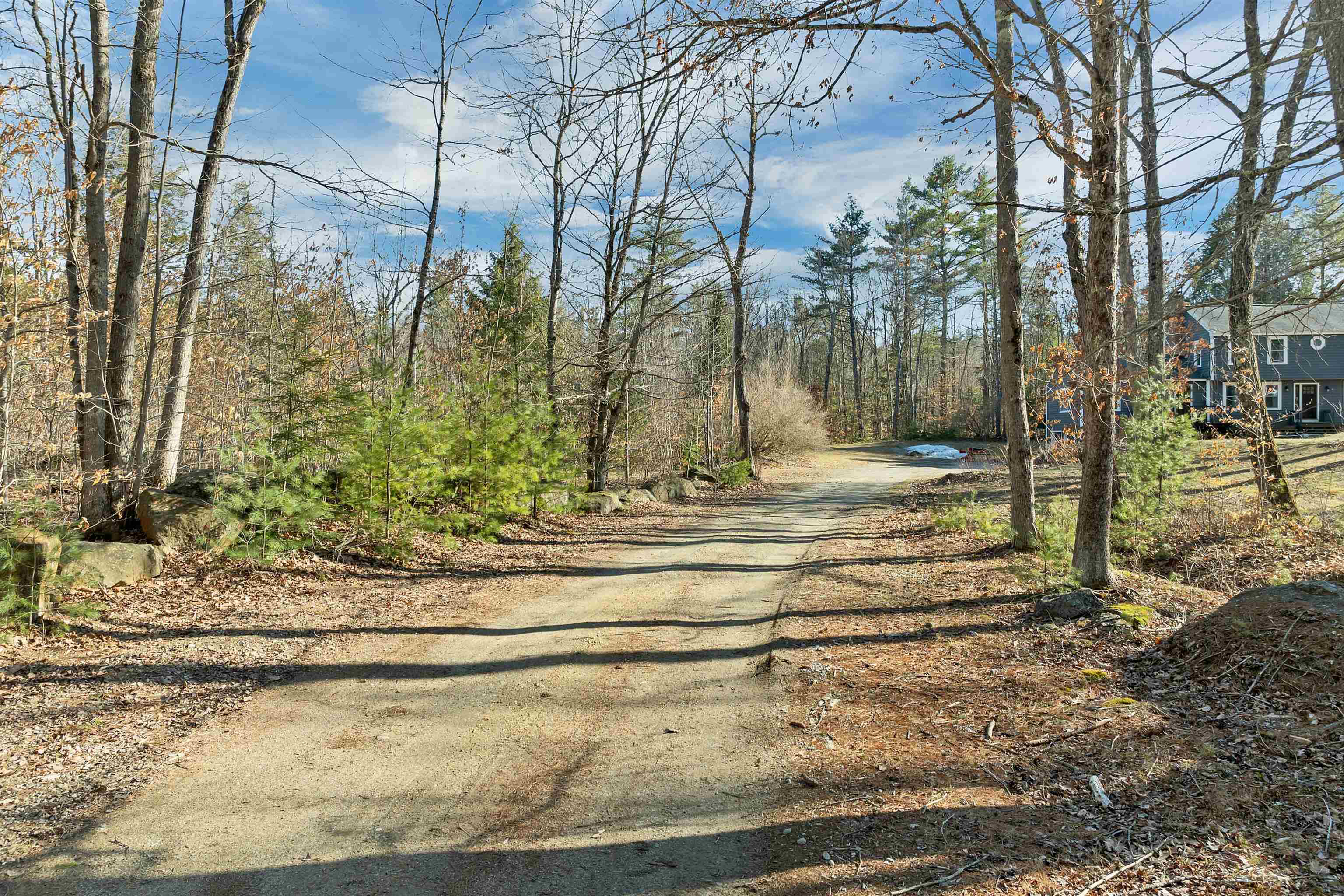 50 Range Road Epsom, NH 03234 - Photo 4 of 39