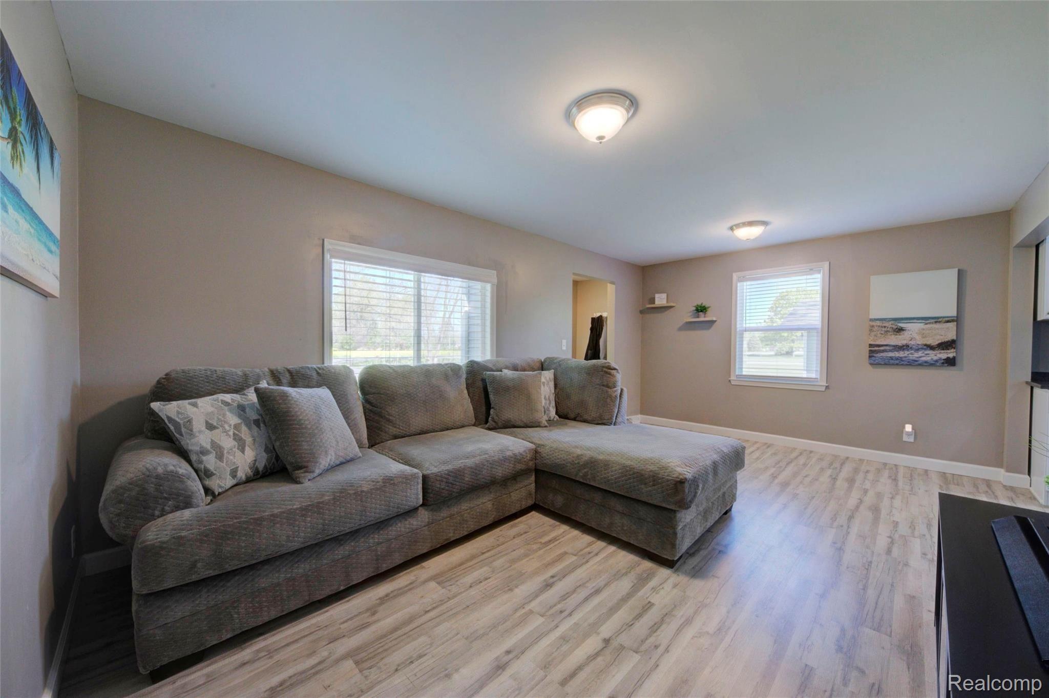 18017 Sumpter Road Belleville, MI 48111 - Photo 7 of 46 4H8A6681_2_3.jpg