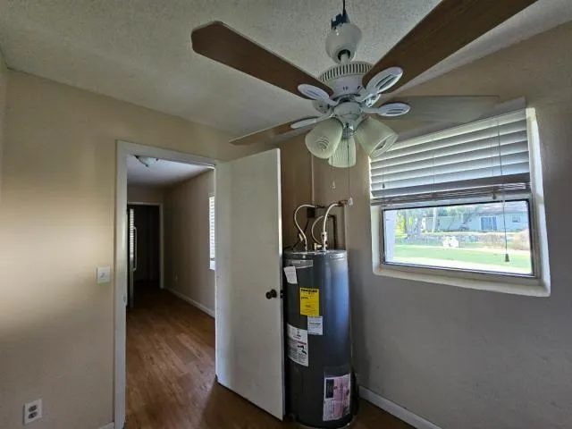 a view of an entryway with a workspace