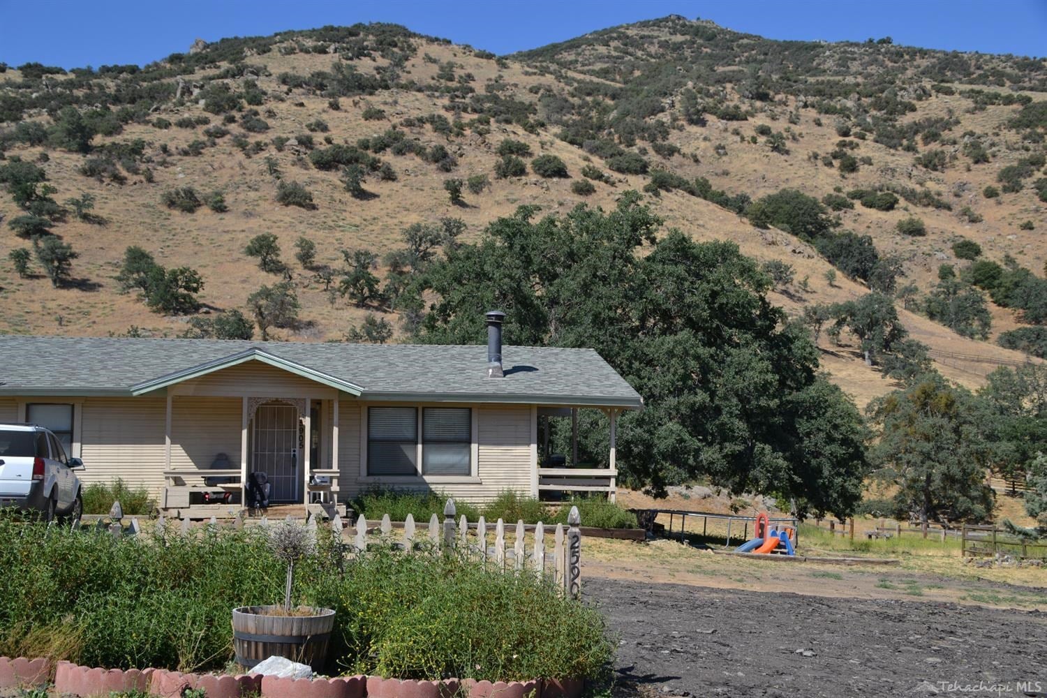 25905 Bear Valley Road Tehachapi, CA 93561 - Photo 7 of 23 Gallery Image 7