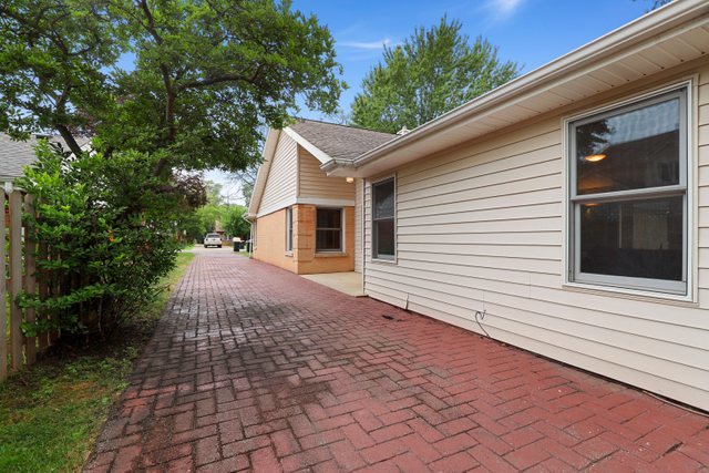 1731 Good Avenue Park Ridge, IL 60068 - Photo 22 of 23