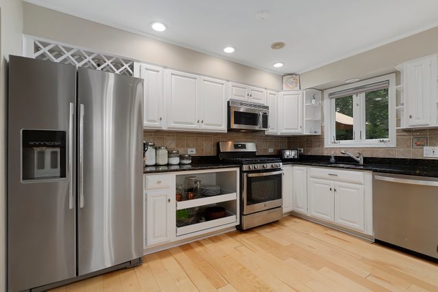 1731 Good Avenue Park Ridge, IL 60068 - Photo 7 of 23