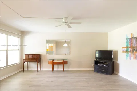 $115,000 | 804 Southeast 7th Street, Unit 107, Deerfield Beach, FL 33441