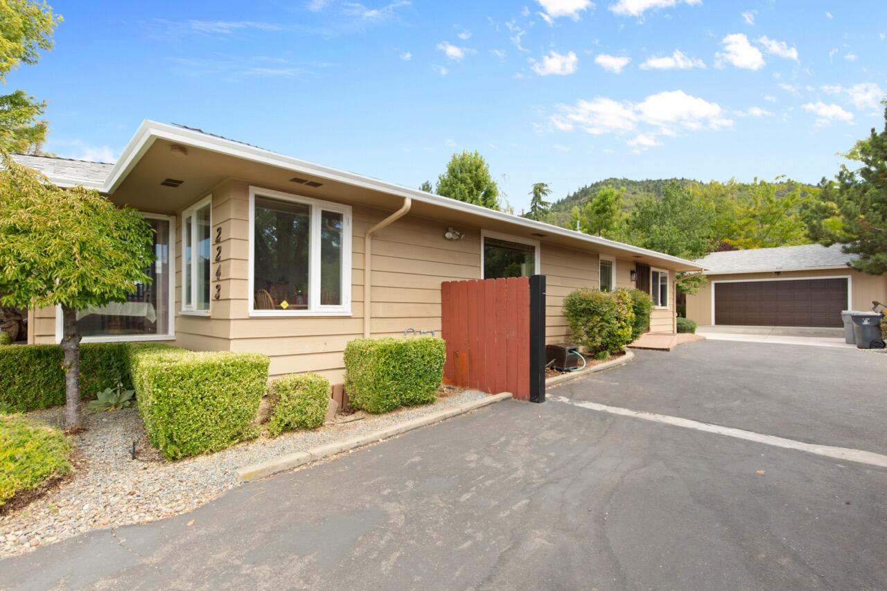 2243 Scoville Road Grants Pass, OR 97526 - Photo 11 of 40