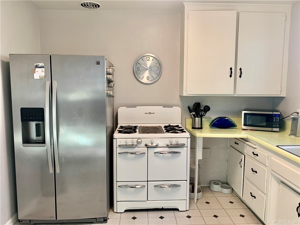 9750 Remick Avenue Pacoima, CA 91331 - Photo 6 of 14