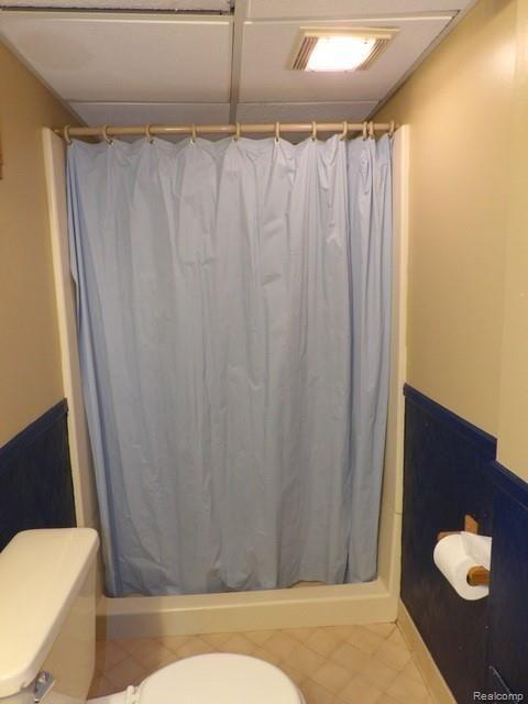7911 Merrick Street Taylor, MI 48180 - Photo 40 of 42 40. WALK-IN SHOWER!