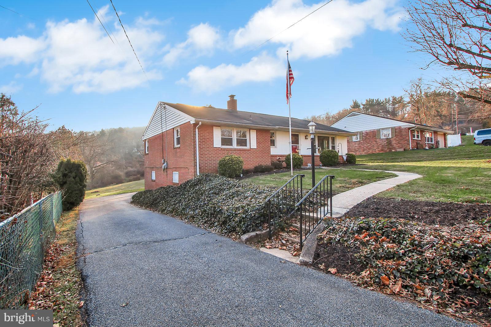 2725 Clearview Road York, PA 17406 - Photo 2 of 26 Gallery Image 2