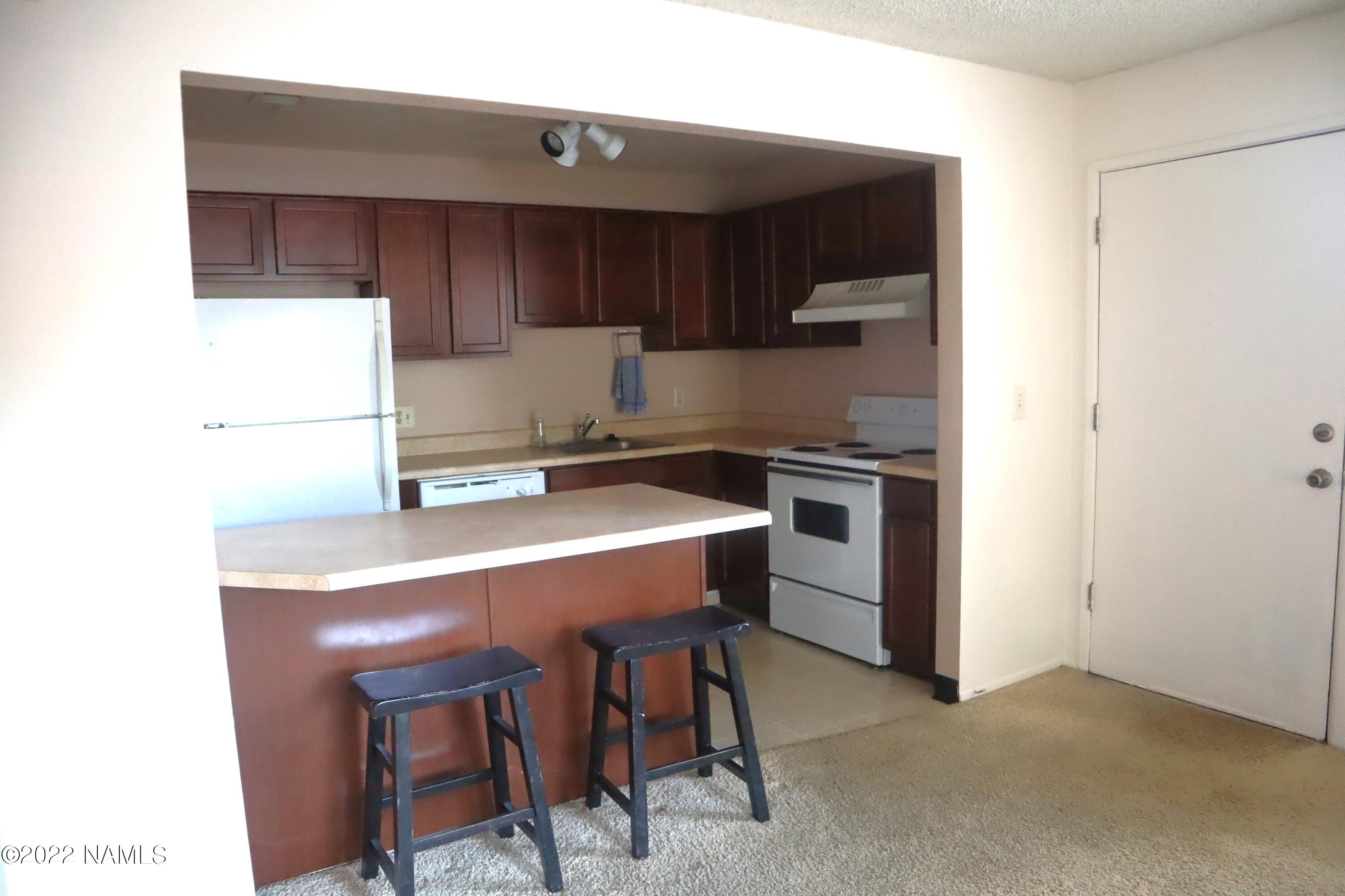 1200 South Riordan Ranch Street, Unit 79 Flagstaff, AZ 86001 - Photo 7 of 23 Kitchen Breakfast bar