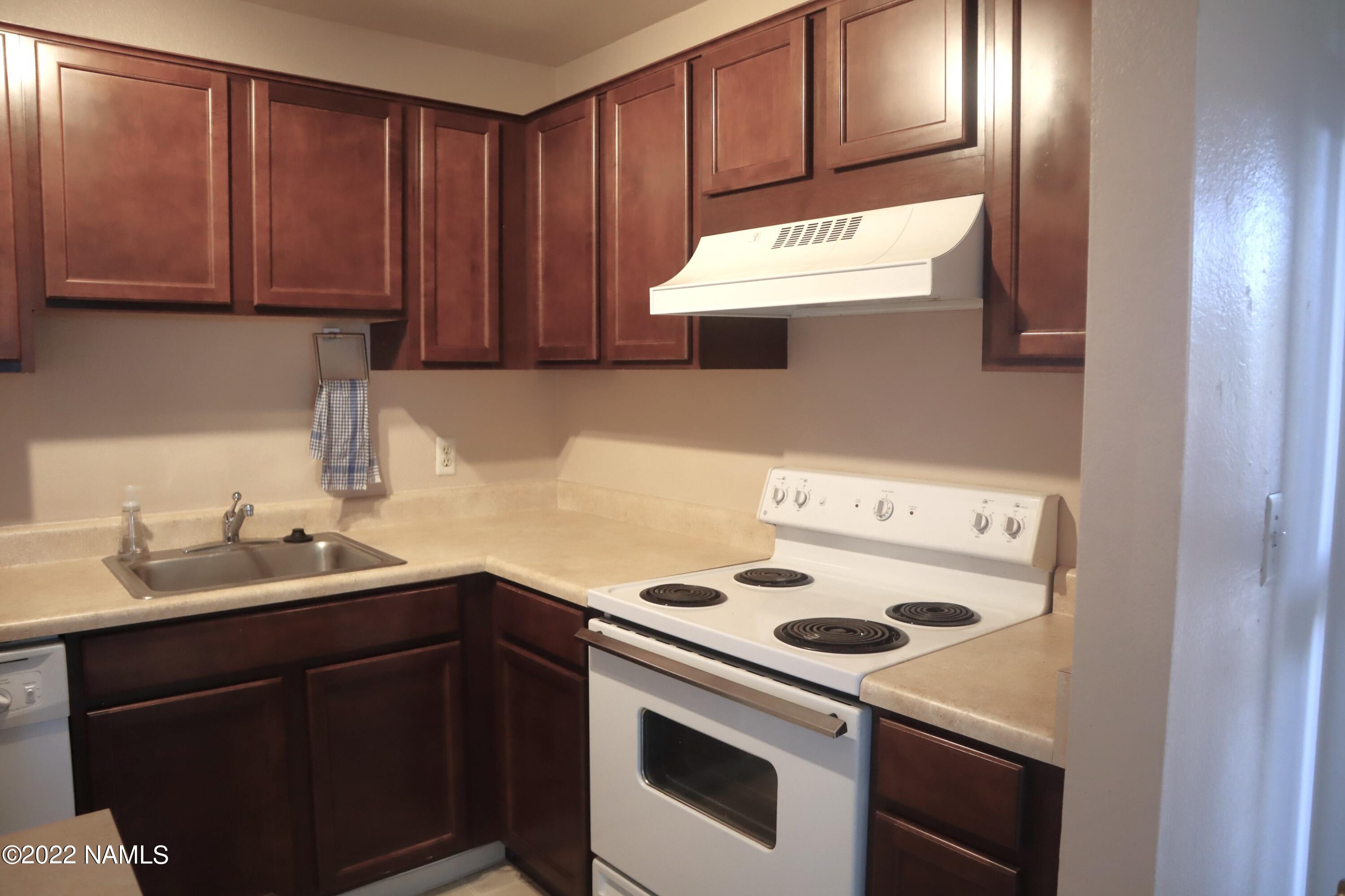1200 South Riordan Ranch Street, Unit 79 Flagstaff, AZ 86001 - Photo 8 of 23 Upgraded cabinets