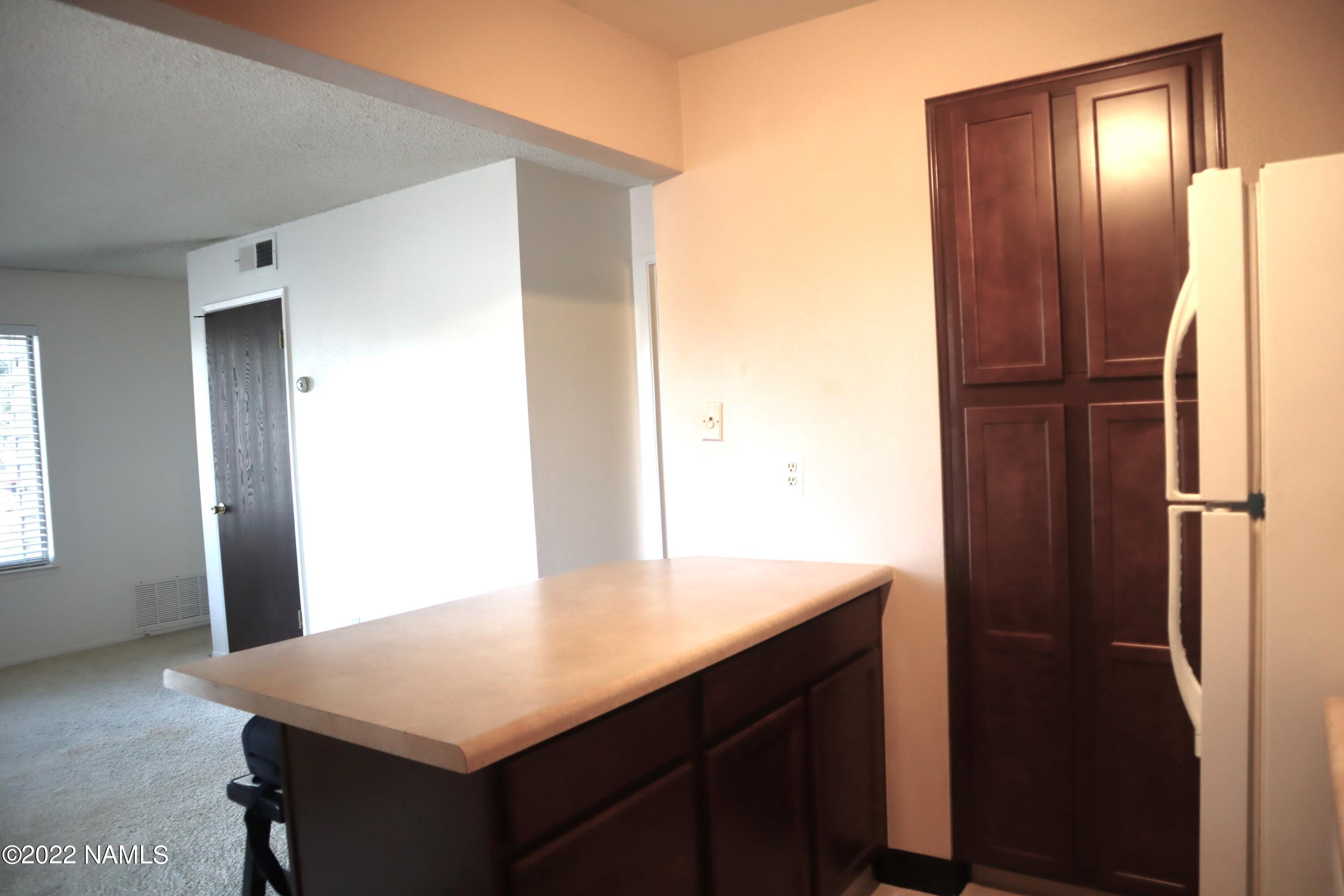 1200 South Riordan Ranch Street, Unit 79 Flagstaff, AZ 86001 - Photo 9 of 23 Breakfast bar