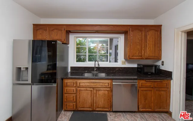 $2,050,000 | 1329 South Genesee Avenue, Los Angeles, CA 90019