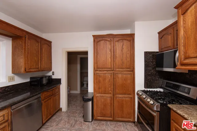 $2,050,000 | 1329 South Genesee Avenue, Los Angeles, CA 90019