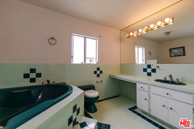 $2,050,000 | 1329 South Genesee Avenue, Los Angeles, CA 90019