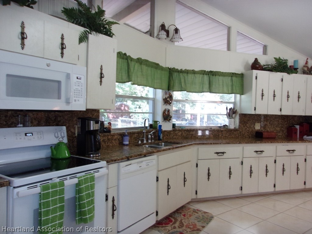 9237 Canter Path Sebring, FL 33875 - Photo 6 of 26 Gallery Image 6
