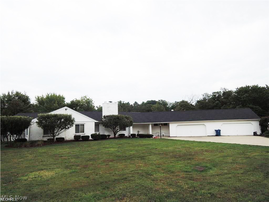 215 Warner Road Southeast Hubbard, OH 44425 - Photo 1 of 32 Gallery Image 1