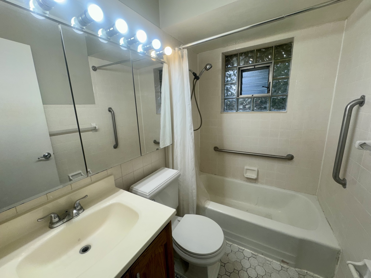 141 Warren Avenue Bloomingdale, IL 60108 - Photo 4 of 22 a bathroom with a sink toilet and shower