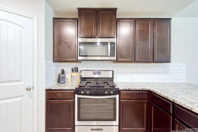 $1,875 | 8037 Falcon Meadow Drive, Converse, TX 78109