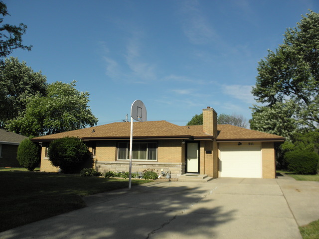 911 Westminster Road Joliet, IL 60435 - Photo 1 of 23
