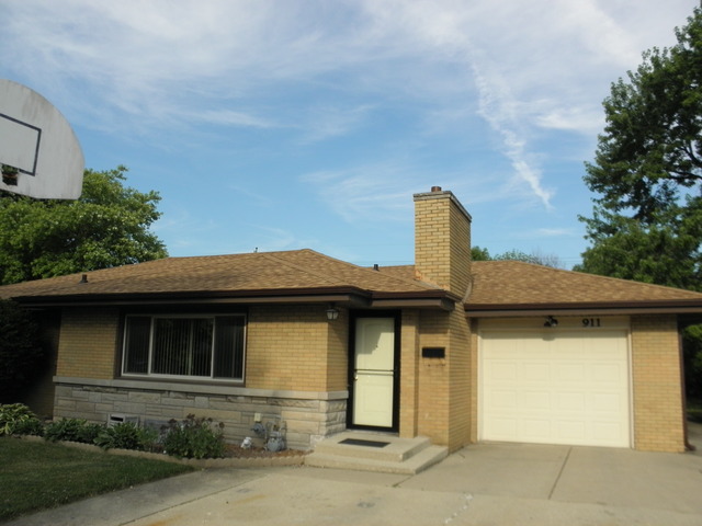 911 Westminster Road Joliet, IL 60435 - Photo 2 of 23