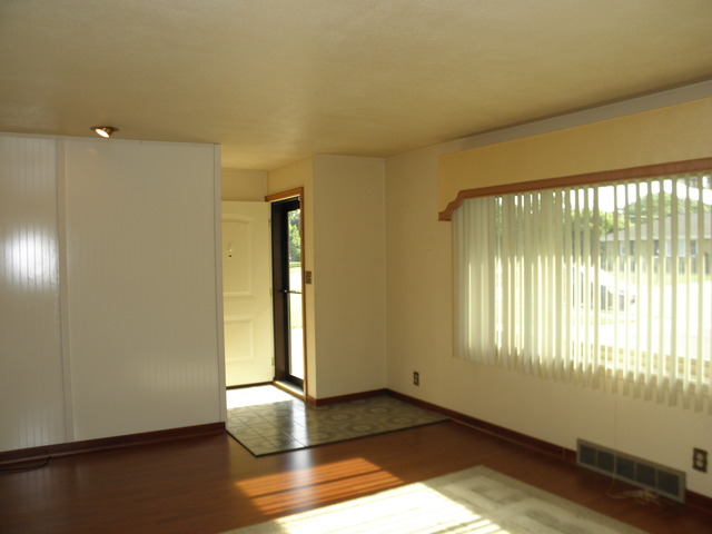 911 Westminster Road Joliet, IL 60435 - Photo 6 of 23