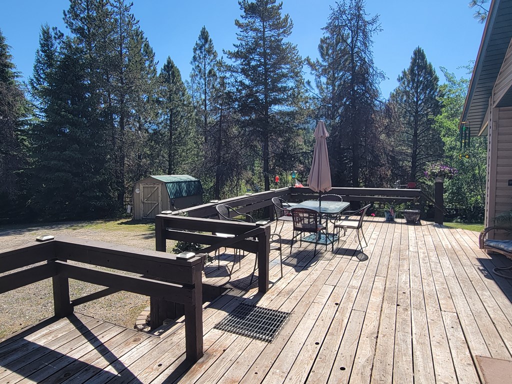 10525 Skunk Creek Road Cascade, ID 83611 - Photo 33 of 41 Summer living
