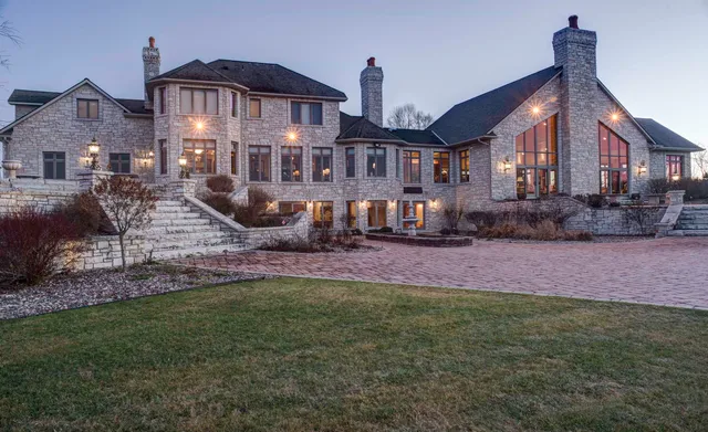 $2,995,000 | 5696 School Drive, Green Bay, WI 54313