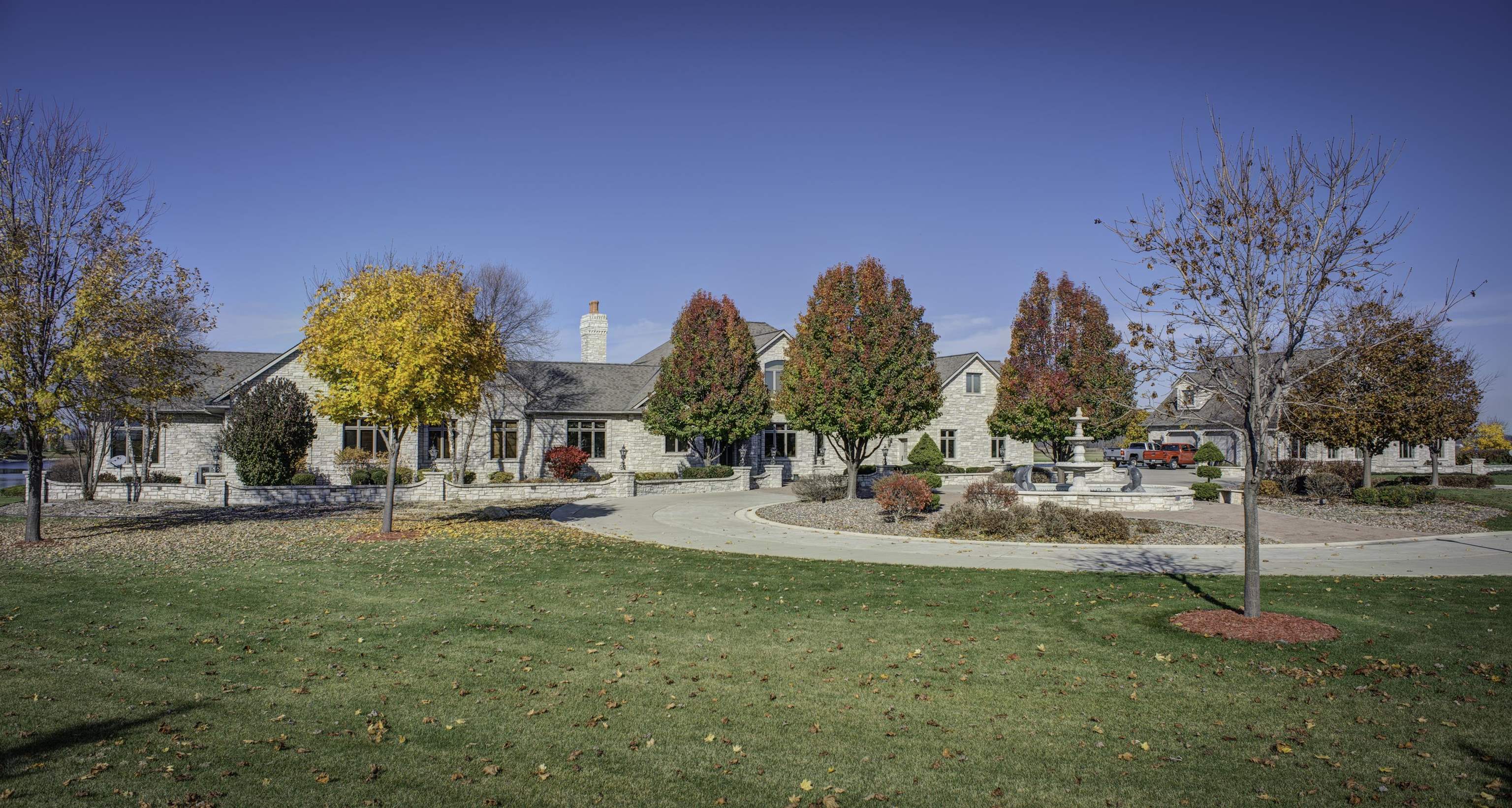 5696 School Drive Green Bay, WI 54313 - Photo 2 of 60