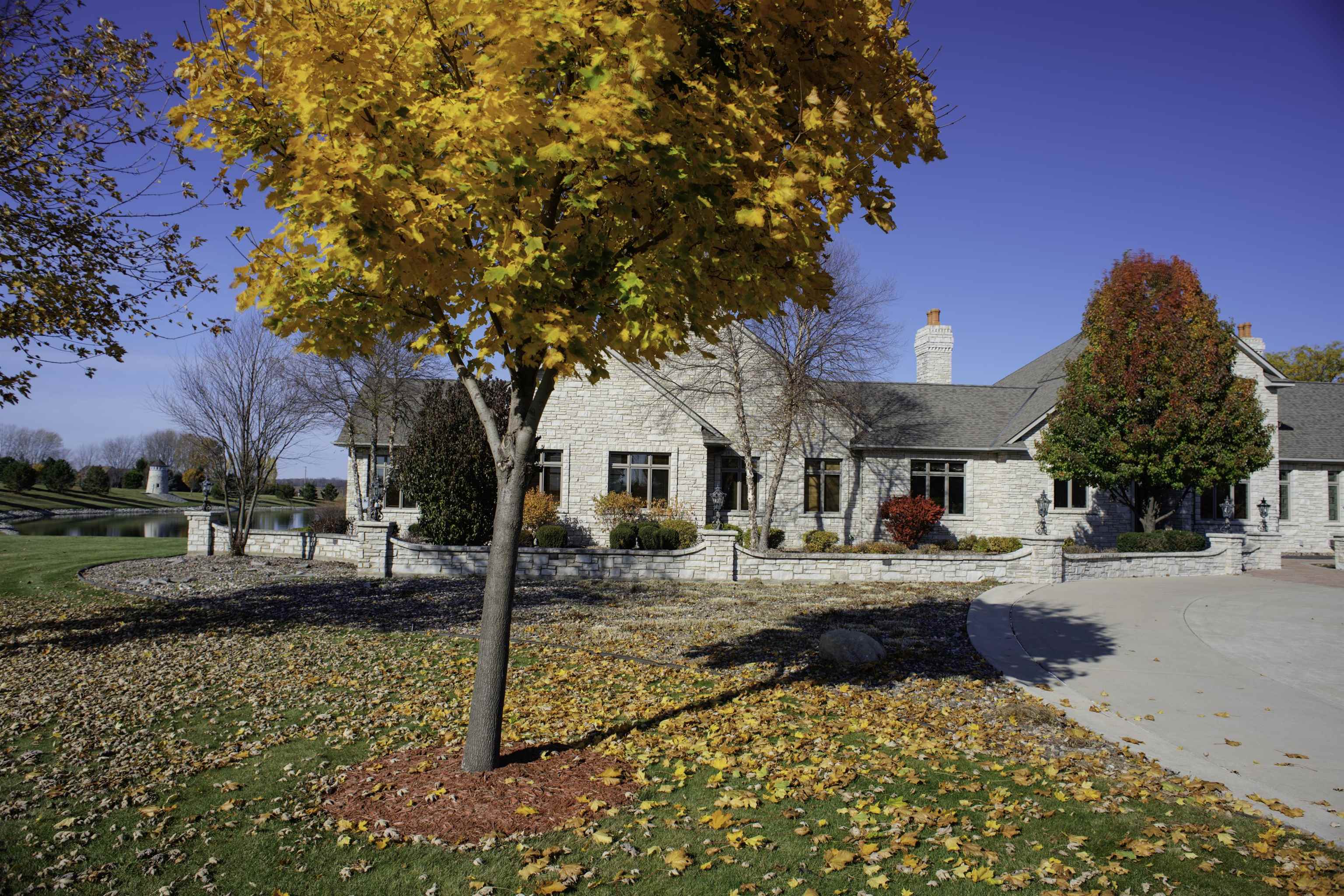 5696 School Drive Green Bay, WI 54313 - Photo 3 of 60