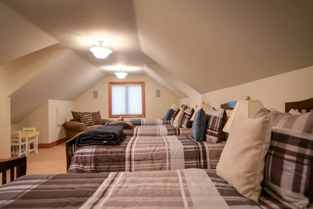 $2,995,000 | 5696 School Drive, Green Bay, WI 54313