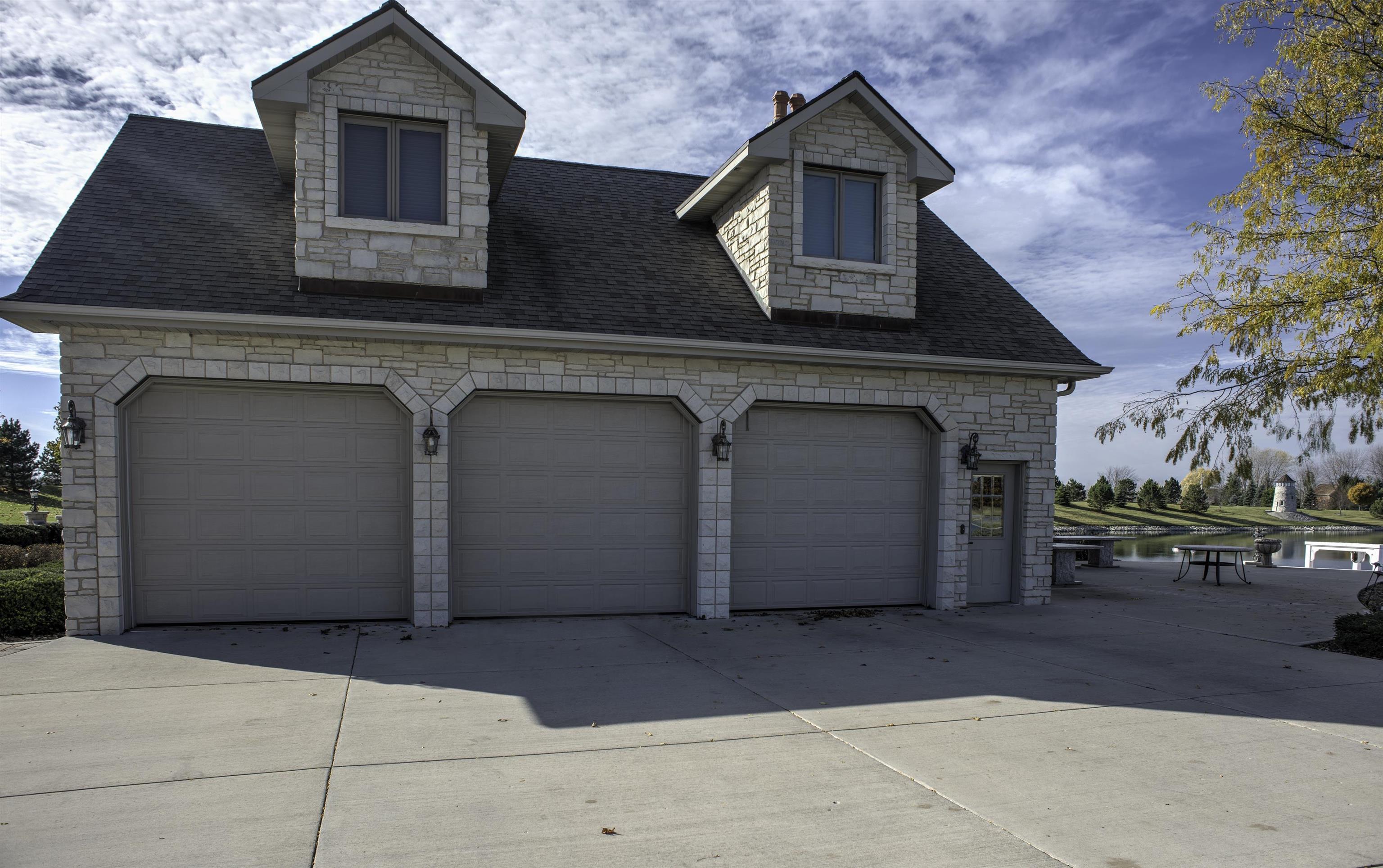 5696 School Drive Green Bay, WI 54313 - Photo 4 of 60