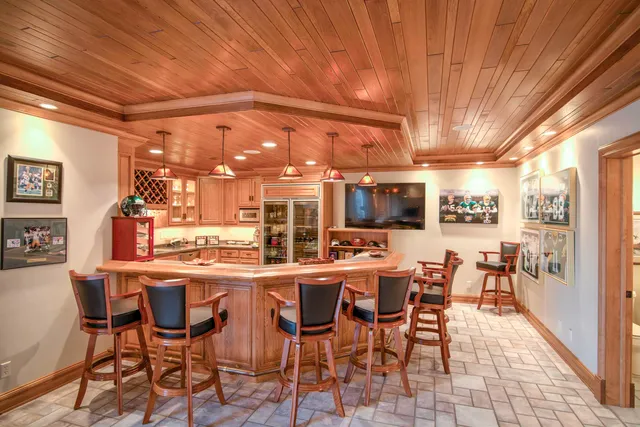 $2,995,000 | 5696 School Drive, Green Bay, WI 54313