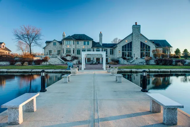 $2,995,000 | 5696 School Drive, Green Bay, WI 54313